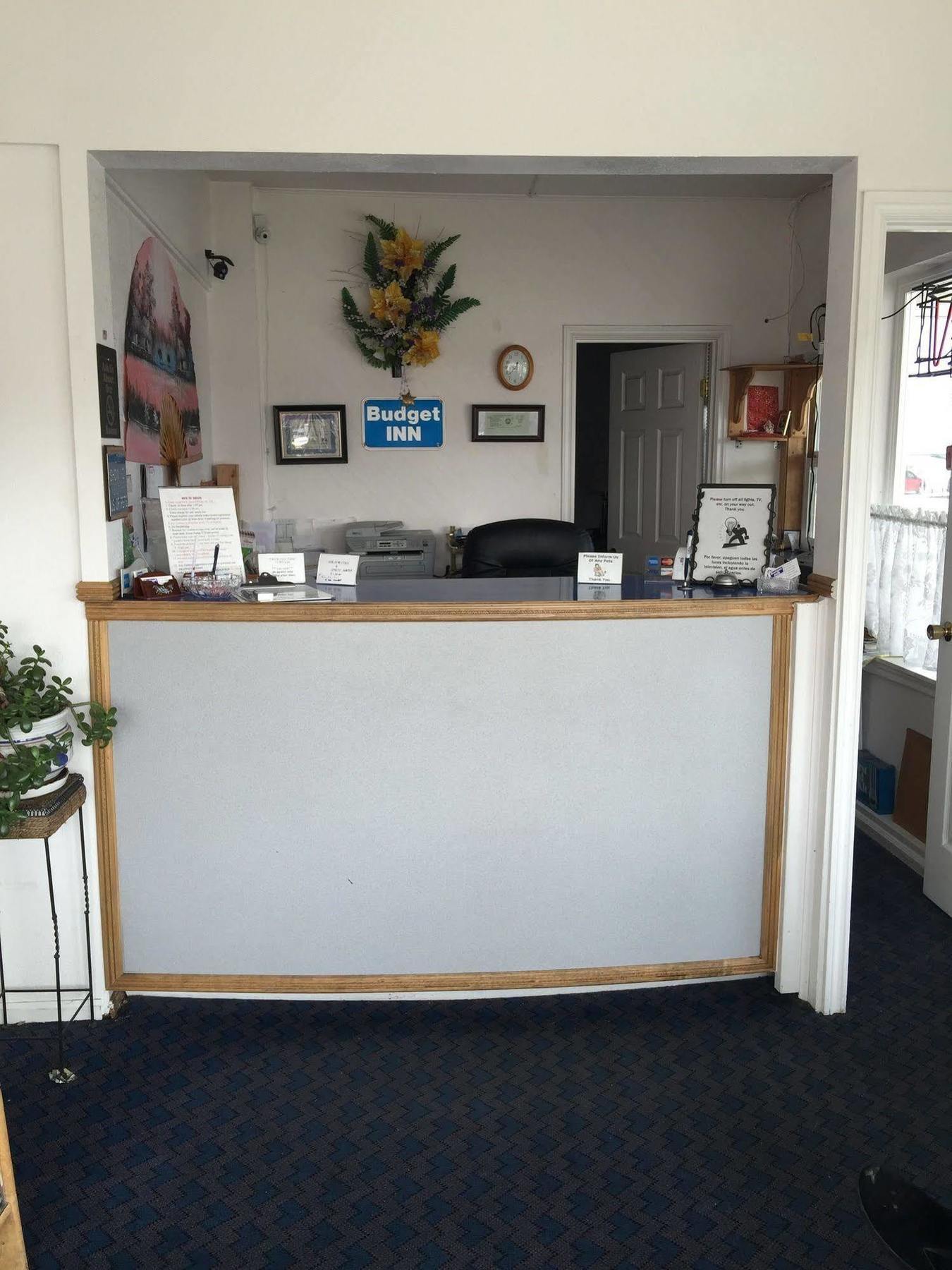 Budget Inn Олбани Екстериор снимка