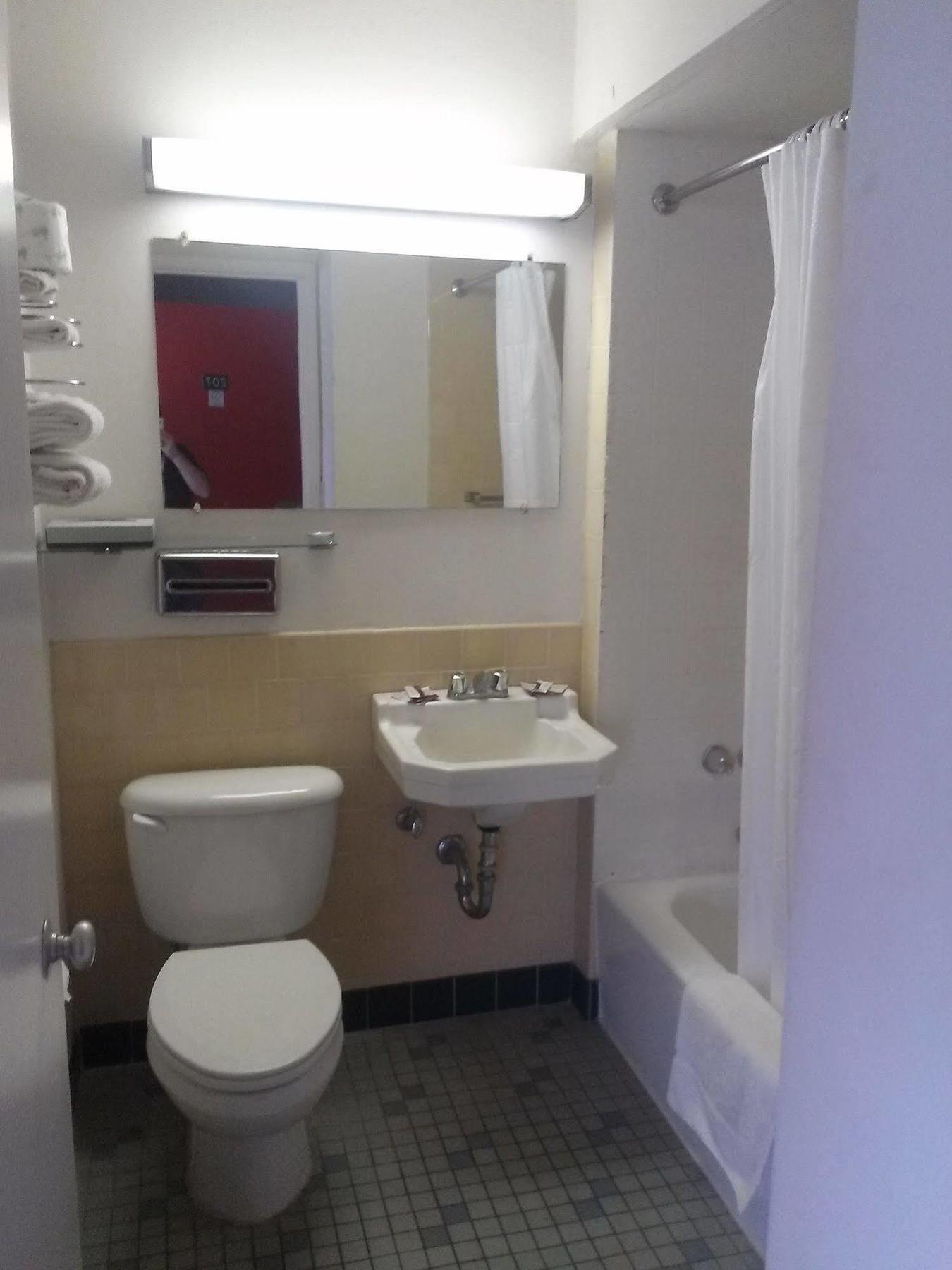 Budget Inn Олбани Екстериор снимка