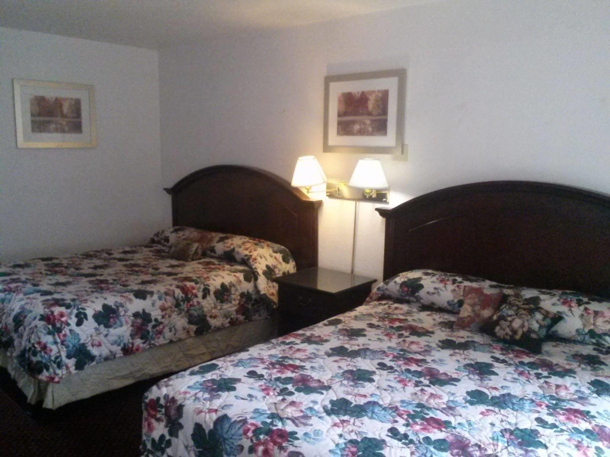 Budget Inn Олбани Екстериор снимка